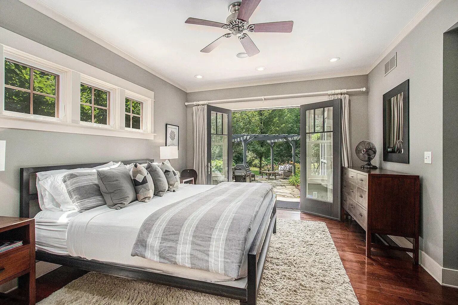 3 soverom, strykejern/-brett, wi-fi og sengetøy