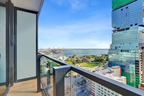 A balcony with a view of a cityscape, a body of water, and a Ferris wheel. - Bay View Studio | Rooftop Pool, Downtown Miami (Miami)