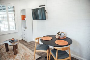 Dining - Scottsdale Comfort: Renovated Apartment with Sunny Patio - Walkable to Old Town! (Scottsdale)