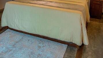 Phòng đôi Deluxe, quang cảnh eo biển | Bàn ủi/dụng cụ ủi quần áo, truy cập Internet không dây miễn phí