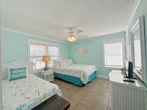 4 bedrooms, free WiFi, bed sheets - Shorely Blessed Down -  Second Row on the Creek in Garden City Beach (Garden City)