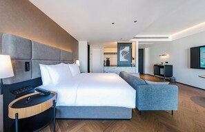 Deluxe Double Room | Down comforters, minibar, in-room safe, free WiFi - Intercity Hotel & Serviced Apartment Phnom Penh Downtown (Phnom Penh)