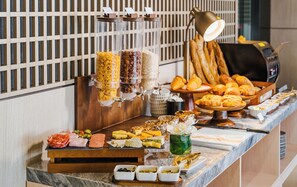 Daily buffet breakfast for a fee - Intercity Hotel & Serviced Apartment Phnom Penh Downtown (Phnom Penh)