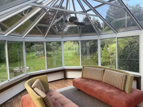 Delightful 4-bedroom house in Windham. 1 mile to Windham resort & walk to town.