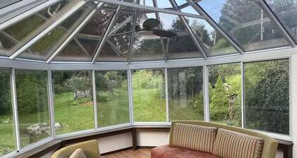 Delightful 4-bedroom house in Windham. 1 mile to Windham resort & walk to town.