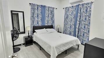 2 Schlafzimmer, Zimmersafe, Bügeleisen/Bügelbrett, WLAN