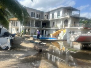 المنشأة من الخارج