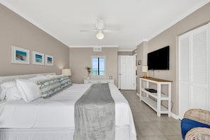 2 bedrooms, iron/ironing board, free WiFi, bed sheets - Beachfront @ Seaside Beach & Racquet 2BR Condo • Sleeps 6 • Amazing Views (Orange Beach)