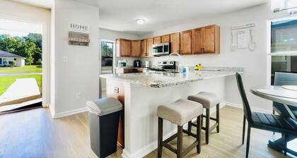 Pleasant 4-bedroom house with AC in sunny Jacksonville, FL