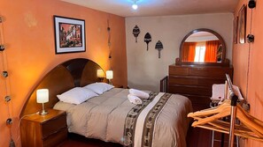 1 slaapkamer, een strijkplank/strijkijzer, internet, beddengoed