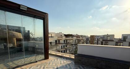 Modern Rooftop Apt with Private Terrace
