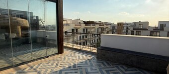 Modern Rooftop Apt with Private Terrace