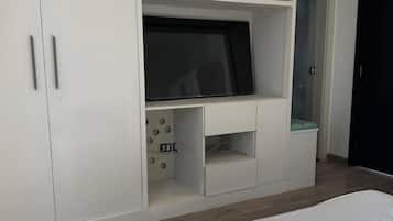 Studio, lanai, hageutsikt | Minibar (inkludert), wi-fi (inkludert) og rullestolvennlig