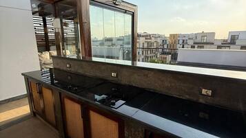 Studio - lanai - utsikt mot trädgården | Eget kök