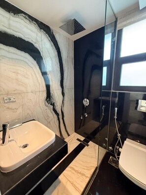 Studio, Lanai, Garden View | Bathroom