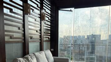 Studio - lanai - utsikt mot trädgården | Vardagsrum