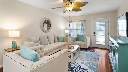 4-Bedroom Beach Retreat in Naples Park!