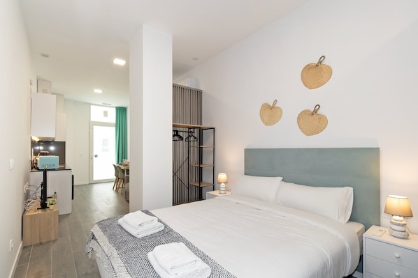 1 bedroom, iron/ironing board, internet, bed sheets