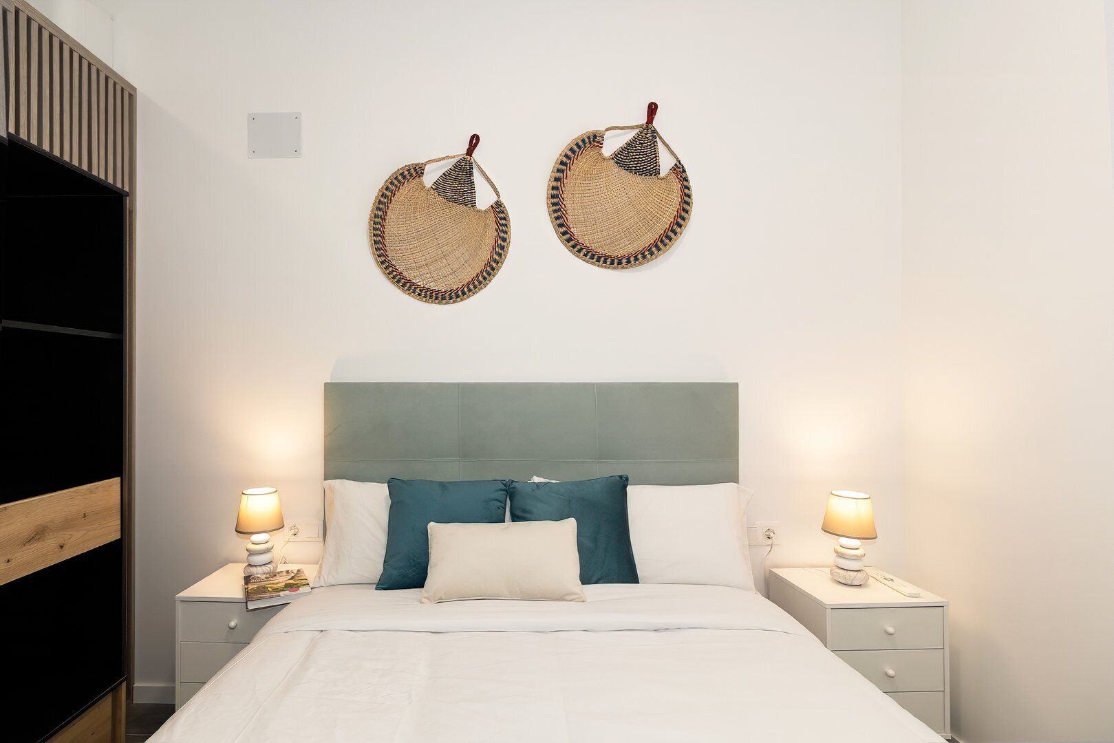 Iron/ironing board, internet, bed sheets