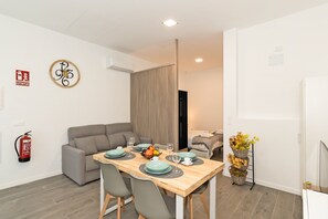 Dining - GuestReady - Modern studio in Valencia’s new area (Valencia)