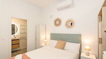 Iron/ironing board, Internet, bed sheets