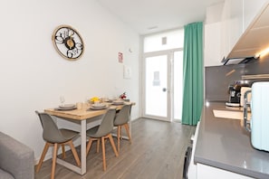 Fridge, microwave, dishwasher, coffee/tea maker