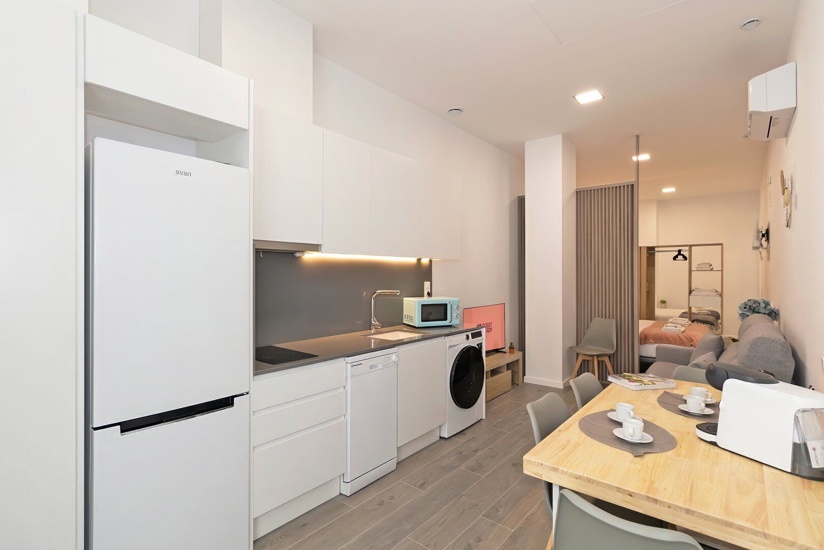 Fridge, microwave, dishwasher, coffee/tea maker