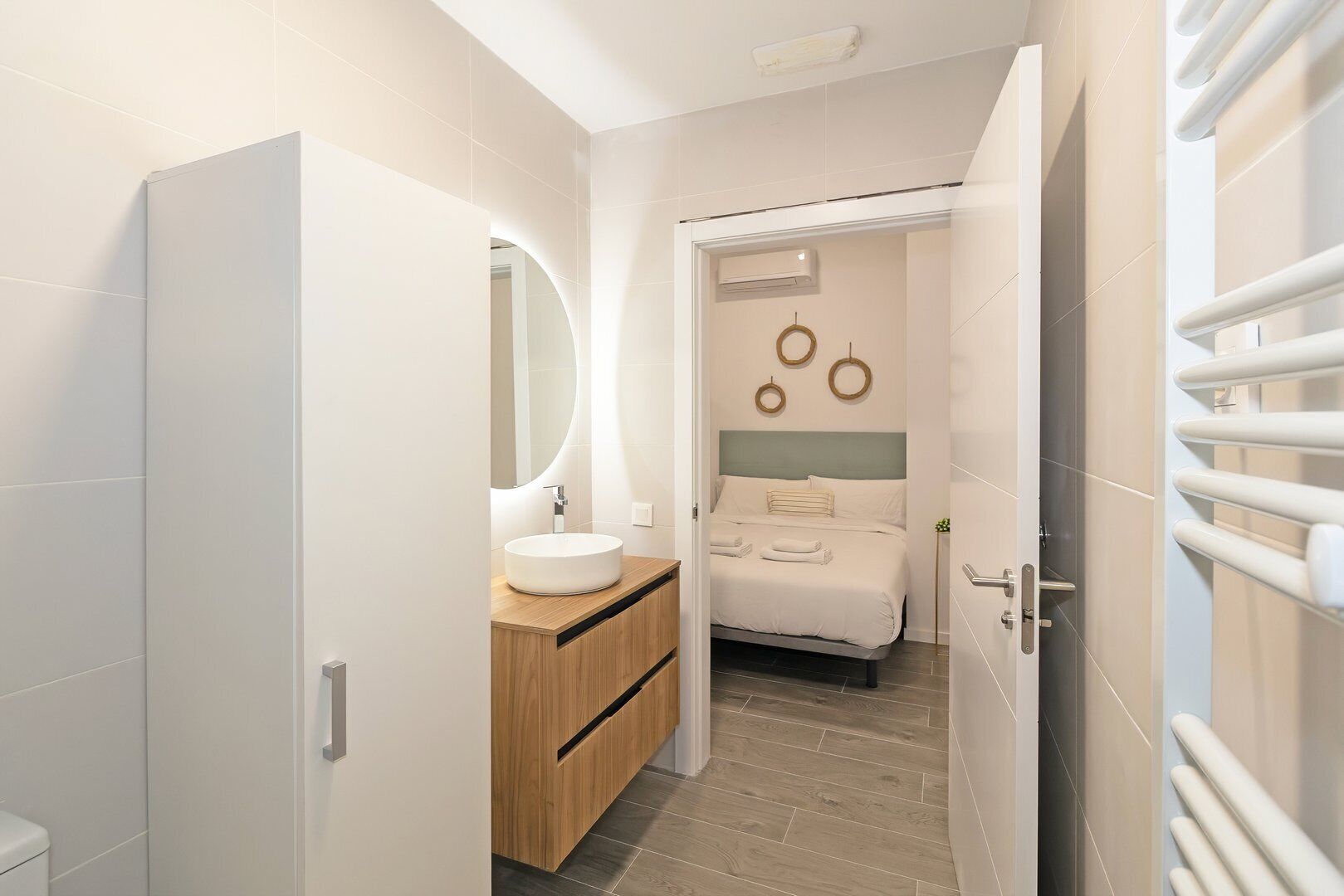 1 bedroom, iron/ironing board, internet, bed sheets