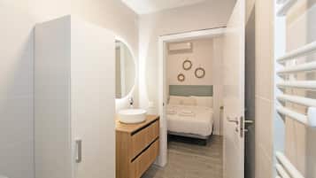 1 habitación, tabla de planchar con plancha, internet y ropa de cama