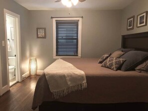 2 bedrooms, iron/ironing board, WiFi, bed sheets - Downtown - 2 bed, 1.5 bath (Raleigh)