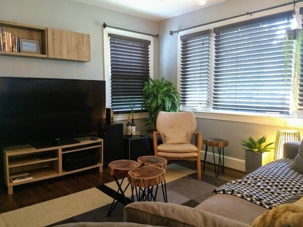 TV - Downtown - 2 bed, 1.5 bath (Raleigh)