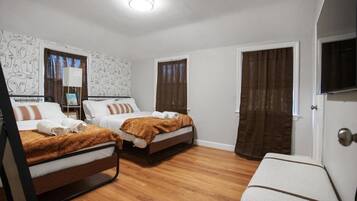 4 bedrooms, iron/ironing board, WiFi, bed sheets