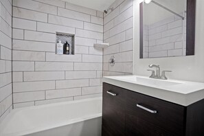 Hair dryer, towels, soap, toilet paper - Contemporary City Getaway  Luxe Comfort (Arlington)