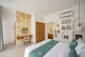 Egyptian cotton sheets, premium bedding, in-room safe, desk - Villa Maiora Tres Bingin (Pecatu)