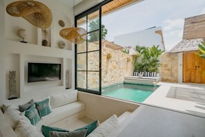 Villa Luxe, 1 très grand lit, patio, vue piscine | Salle de séjour