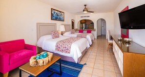 Planxa i posts de planxar, wifi gratuïta i roba de llit 