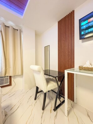 Kahden hengen superior-huone (kaksi sänkyä) | Työpöytä, lisävuoteet, ilmainen Wi-Fi, vuodevaatteet