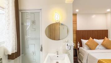 Bureau, lits pliants/supplémentaires, Wi-Fi gratuit, draps fournis