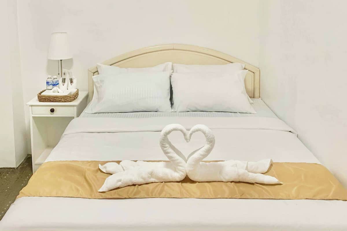 Standard Double Room | Desk, rollaway beds, free WiFi, bed sheets