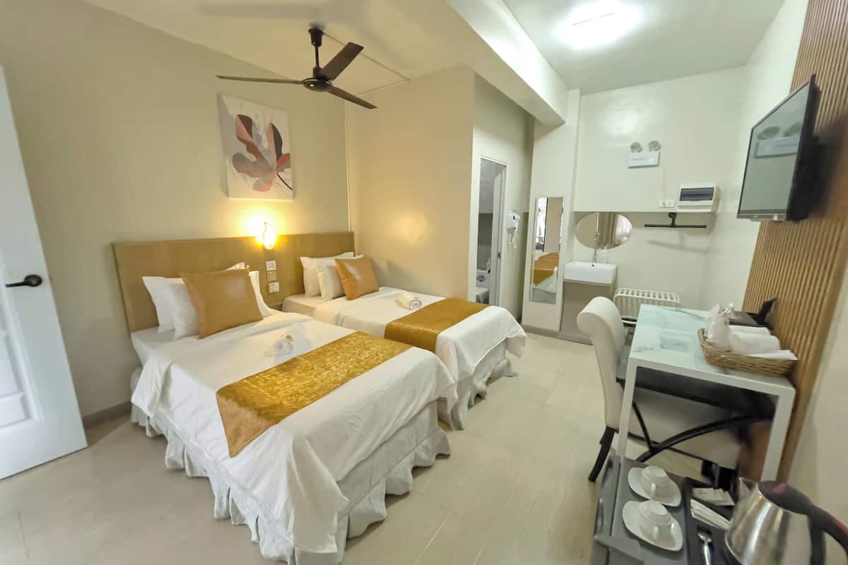 Deluxe Twin kamer | Een bureau, extra bedden (toeslag), gratis wifi, beddengoed