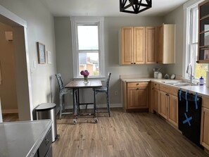 冰箱、微波炉、烤箱、炉灶