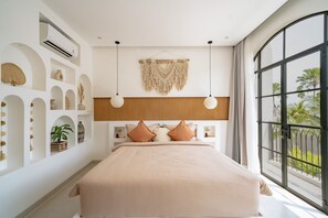 Deluxe Villa, 1 King Bed, Patio, Pool View | Egyptian cotton sheets, premium bedding, in-room safe, desk - MaÏa Villa Bingin (Pecatu)