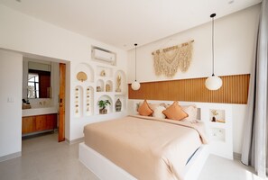 Deluxe Villa, 1 King Bed, Patio, Pool View | Egyptian cotton sheets, premium bedding, in-room safe, desk - MaÏa Villa Bingin (Pecatu)