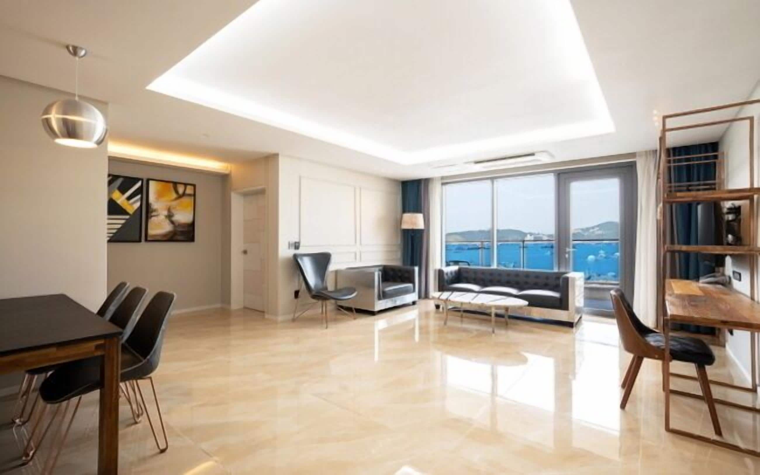 スーペリア ツインルーム バルコニー シービュー | リビング エリア