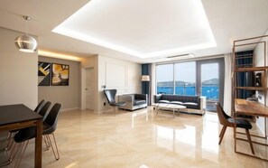 Superior İki Ayrı Yataklı Oda, Balkon, Deniz Manzaralı | Oturma alanı