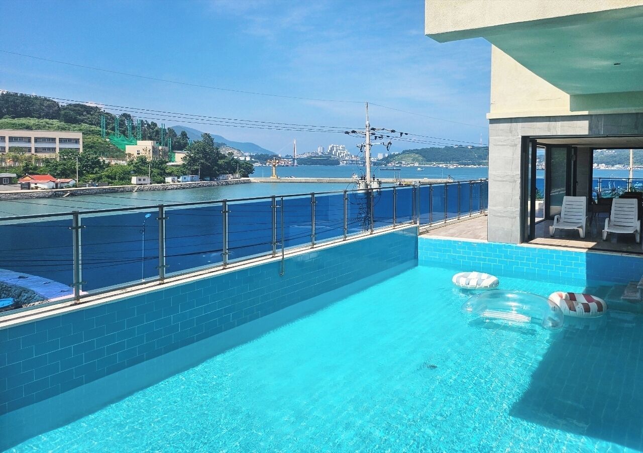 Seasonal outdoor pool