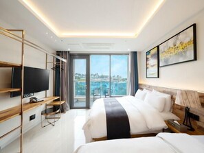 Deluxe Twin kamer, balkon, uitzicht op de stad | Gratis wifi