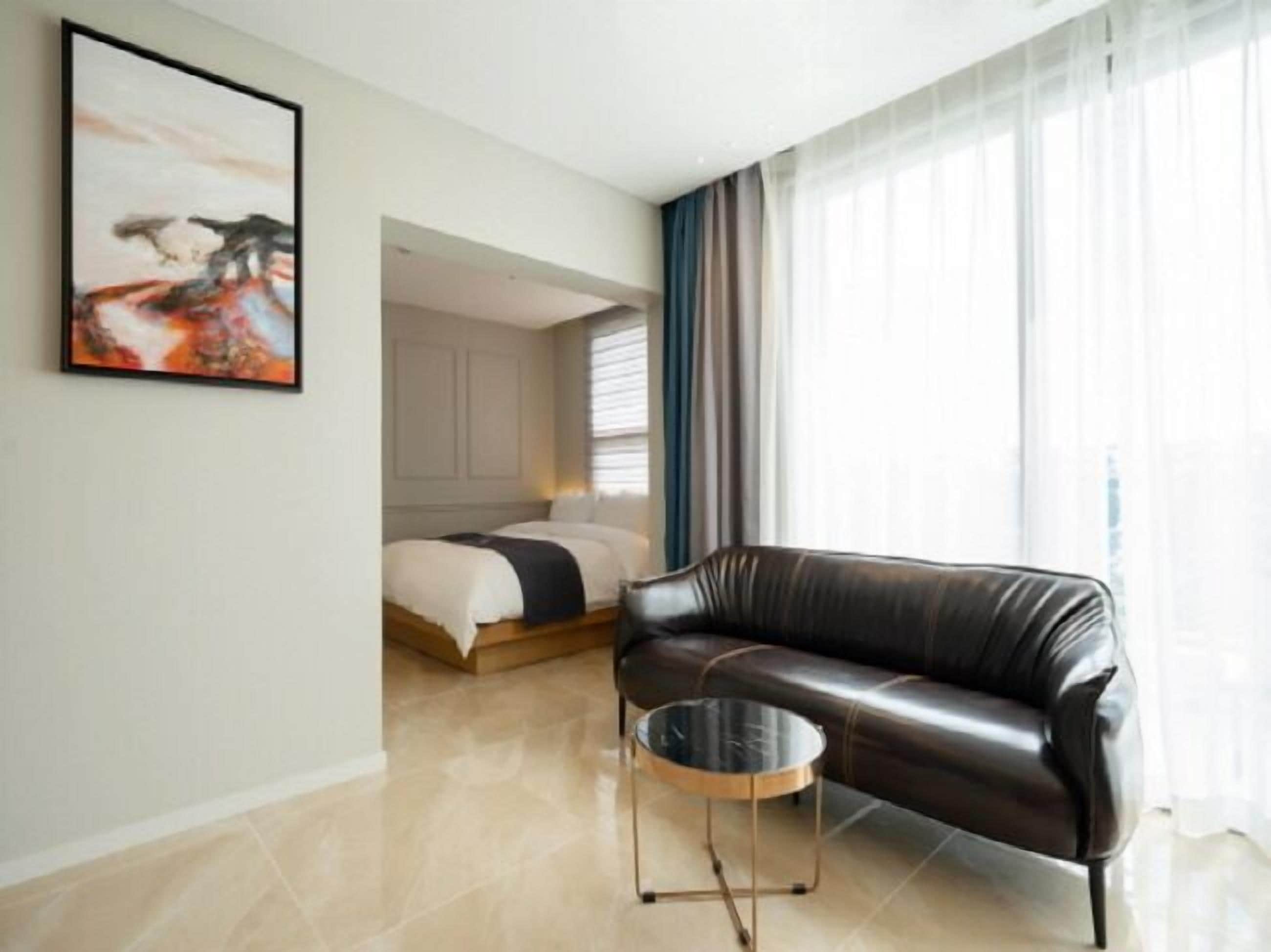 Habitación de lujo doble, balcón, vistas a la ciudad | Wifi gratis