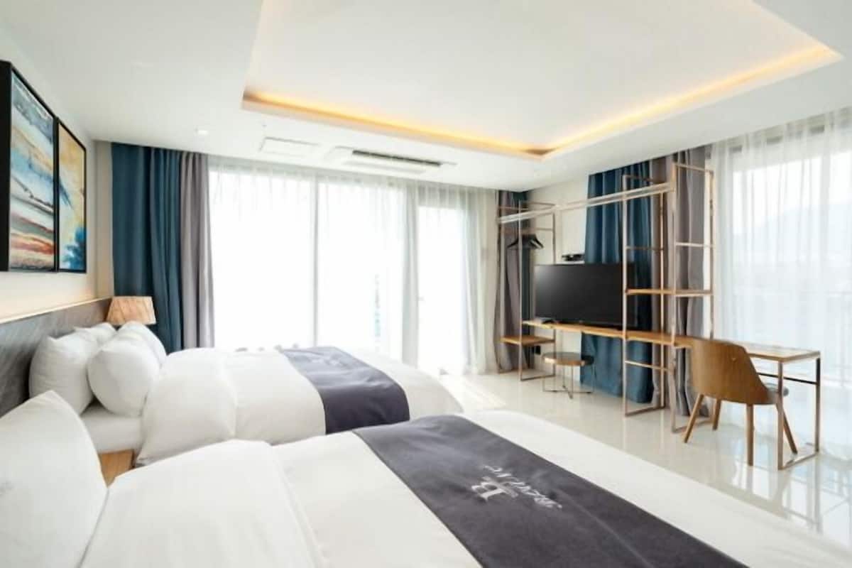 Balcony Suite Room | Wi-fi (inkludert)