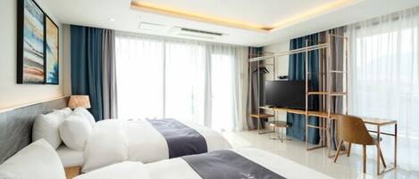 Balcony Suite Room | WiFi (free)